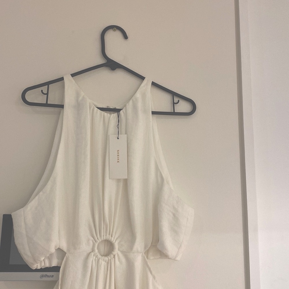 HOST PICK π€© Sheike Ivory dress size 16 side cut out detail NWT - Picture 2 of 9
